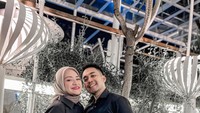 Nathalie mengatakan bahwa sejak dulu, Fariz sering sekali mengingatkan dirinya untuk minum air putih. Dari dulu dia sering banget ngingetin aku, tuturnya. Foto: YouTube dan Instagram