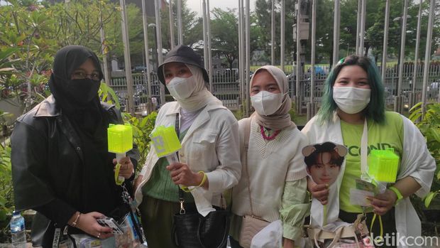 NCTzen di lokasi konser NCT 127 di ICE BSD, Tangerang Selatan (Azhar Bagas Ramadhan/detikcom)