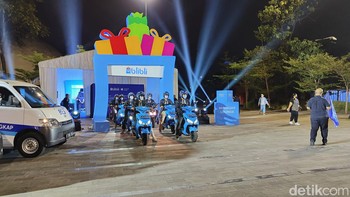 Selain pengambilan langsung, Blibli juga menawarkan opsi Midnight Delivery untuk pre-order iPhone 14. Foto: Virgina Maulita Putri/detikINET