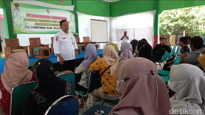 perangkat desa ngeluruk kantor Kecamatan Bojonegoro