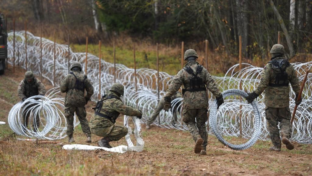 Polandia Pasang Pagar Berduri di Perbatasan dengan Rusia