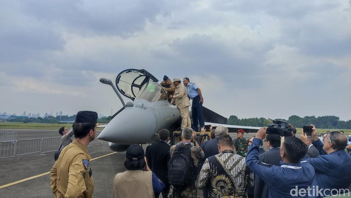 Prabowo Cek Kokpit Jet Rafale