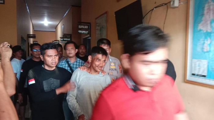 Pria kaos abu-abu bawa sabu-sabu dari Malaysia ditangkap.