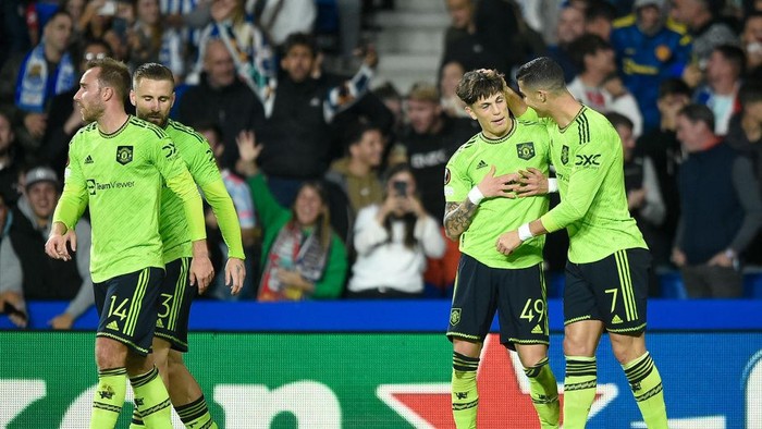 Real Sociedad vs MU SAN SEBASTIAN, SPAIN - NOVEMBER 03:  
Alejandro Garnacho of Manchester United celebrate a goal with Cristiano Ronaldo during the UEFA Europa League group E match between Real Sociedad and Manchester United at Reale Arena on November 3, 2022 in San Sebastian, Spain. (Photo by MB Media/Getty Images)