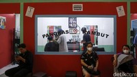 Di Brightspot Market ini juga disediakan pangkas rambut untuk para pengunjung yang ingin memotong rambut.