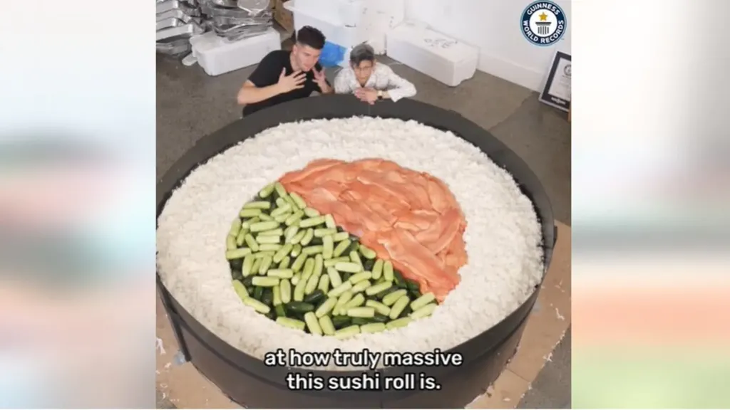 Sushi terbesar buatan YouTuber Nick DiGiovanni meraih rekor dunia Guinness World Records.