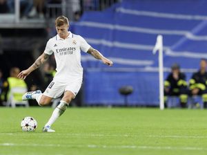 Tentang Sepatu Putih Istimewa Toni Kroos