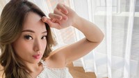 Kalau sudah bisa masak, bisa jaga penampilan, itu menurut aku nilai plus apalagi kalau kita sering di luar, penampilan itu penting. Di samping itu, seksi ya biasa saja sih, ujar Valerie. (Foto: dok Instagram)