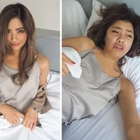 I woke up like this, sering jadi keterangan foto memperlihatkan momen cantik saat bangun tidur. Realitanya bangun tidur kebanyakan orang seperti foto di sebelah kanan yang ditunjukkan Vienna. Foto: Dok. Instagram @ viennadoll_official