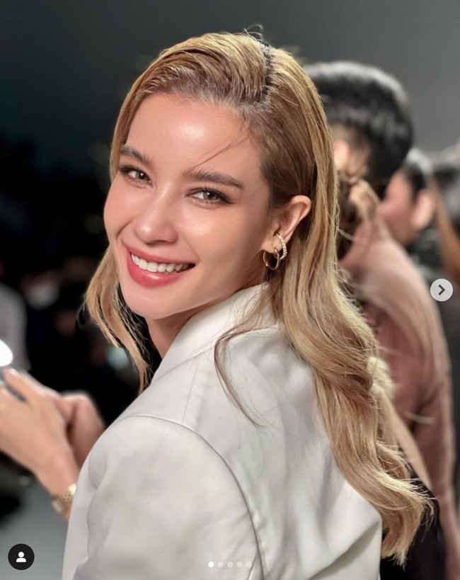 Sejumlah penggemar mengkhawatirkan kondisi Vill Wannarot setelah mengabarkan dirinya berada di Itaewon malam itu. Dia kemudian memberikan kabar lanjutan lewat Instagram Story, “Aku sudah aman. Dan sekarang kembali ke penginapan. Terima kasih semuanya atas perhatian kalian. 🙏” Foto: dok. Instagram @villwannarot