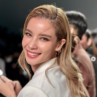 Sejumlah penggemar mengkhawatirkan kondisi Vill Wannarot setelah mengabarkan dirinya berada di Itaewon malam itu. Dia kemudian memberikan kabar lanjutan lewat Instagram Story, “Aku sudah aman. Dan sekarang kembali ke penginapan. Terima kasih semuanya atas perhatian kalian. 🙏” Foto: dok. Instagram @villwannarot