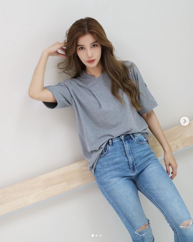 Dia pun membuat cuitan saat malam kejadian karena cemas dan terkejut. “Im in Itaewon right now.. omg 😭😭😭😭” tulis Vill Wannarot lewat akun Twitternya. Foto: dok. Instagram @villwannarot