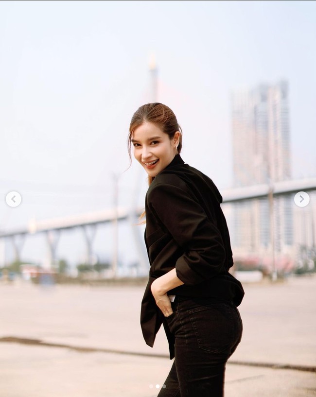 “Turut berduka cita untukmu (korban tragedi Itaewon) dan keluarga. Semoga hati dan jiwamu menemukan kedamaian dan ketenangan. 🙏 #RIP #Itaewon,” tulis Vill Wannarot sebagai keterangan fotonya. Foto: dok. Instagram @villwannarot