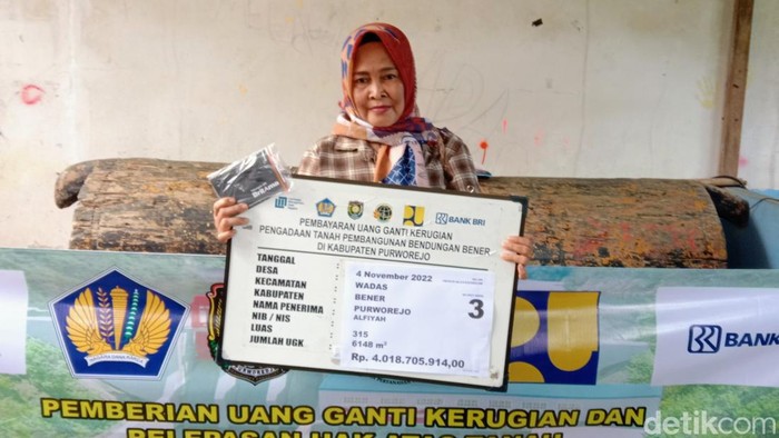 Warga Wadas terima UGR proyek Bendungan Bener Purworejo, Jumat (4/11/2022).