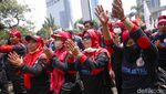 Yel-yel Buruh Menggema di Kantor Kemnaker