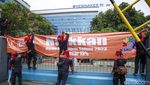 Yel-yel Buruh Menggema di Kantor Kemnaker