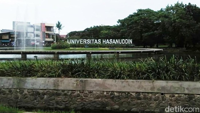 Ada tujuh guru besar Unhas yang mundur dari jabatannya. Hal ini menimbulkan tanda tanya besar soal penyebab dari mundurnya tujuh orang profesor di Unhas itu.