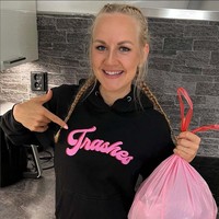 Target Auri Katariina adalah membersihkan rumah orang-orang yang membutuhkan. Dia pun hanya memilih untuk bersih-bersih rumah maupun tempat yang sudah sangat kotor. Foto: Instagram/@aurikatariina