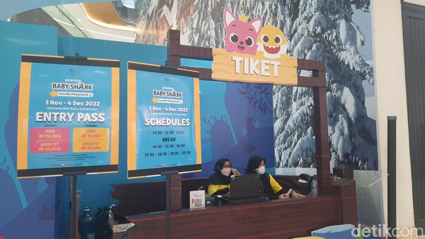 Harga untuk menikmati semua kegiatan tersebut cukup terjangkau. Untuk hari Senin-Kamis harga tiketnya adalah Rp 50 ribu untuk anak dan Rp 25 ribu untuk dewasa. Sedangkan untuk Jumat-Minggu harganya yaitu Rp 75 ribu untuk anak dan Rp 35 ribu untuk dewasa.