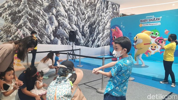 Baby Shark Funville ini bukan arena bermain biasa lho! Di sini anak-anak juga bisa meet and greet bareng Baby Shark dan Pink Fong. Baby Shark Funville ini bukan arena bermain biasa lho! Di sini anak-anak juga bisa meet and greet bareng Baby Shark dan Pink Fong.Â