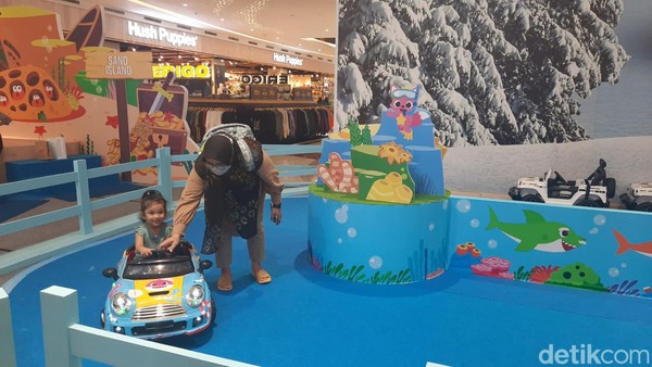 Selain itu ada juga zona Racing Adventure. Di sini anak-anak bisa mengendarai mobil dan mengelilingi lintasan yang ada. Selain itu ada juga zona Racing Adventure. Di sini anak-anak bisa mengendarai mobil dan mengelilingi lintasan yang ada.