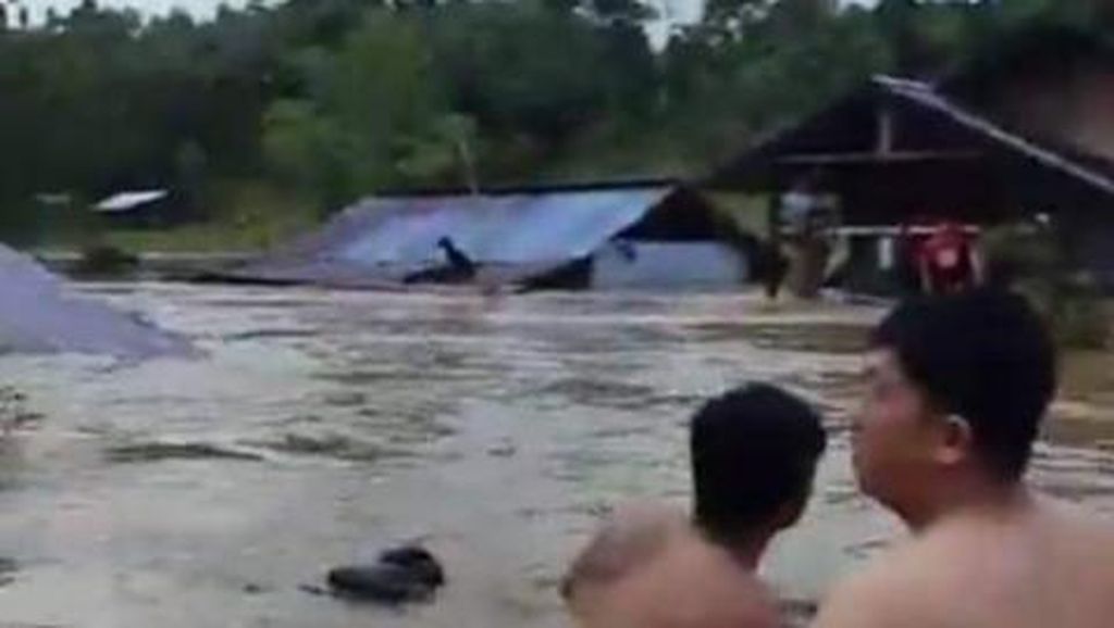 Momen Dramatis Evakuasi Korban Banjir Bandang di Minahasa