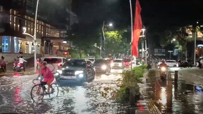Banjir di Kemang Raya Mulai Surut
