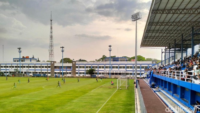 Bobotoh saksikan langsung latihan Persib Bandung.