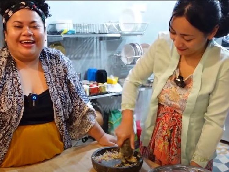 Sederhana dan Nyaman, Ini 10 Potret Dapur Rumah Hesti Purwadinata