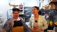 Pembawa acara populer Hesti Purwadinata identik dengan gayanya yang kocak. Ternyata tak hanya saat membawakan acara, gaya kocaknya juga melekat dalam kegiatan sehari-hari. Foto: YouTube/Hesti Purwadinata