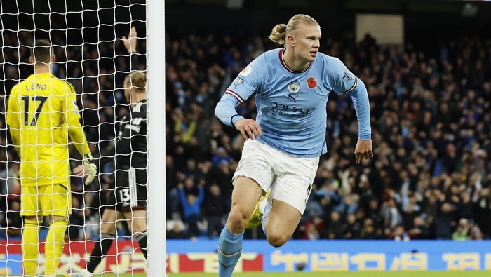 MANCHESTER, ENGLAND - NOVEMBER 05: Erling Haaland of Manchester City celebrates after scoring their team's second goal during the Premier League match between Manchester City and Fulham FC at Etihad Stadium on November 05, 2022 in Manchester, England. (Photo by Lynne Cameron - Manchester City/Manchester City FC via Getty Images)