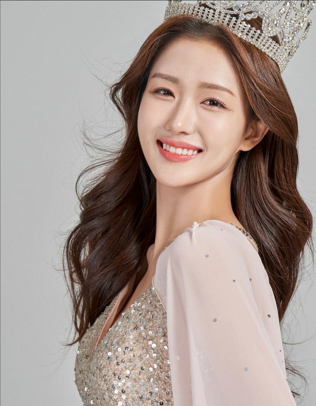 “Mereka seperti manusia AI virtual, kritik salah satu netizen. Ini wajah finalis Miss Korea lainnya, Jin Hyuk Soo. Foto: Instagram/Miss Korea Official