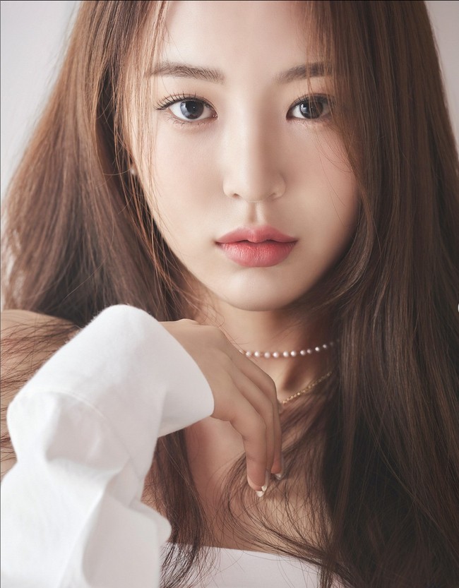 Beberapa netizen di forum online pun menilai para pesertanya terlalu cantik tapi tidak natural. Seperti ini paras cantik salah satu finalisnya, Dasul Lee dari Seoul. Foto: Instagram/Miss Korea Official