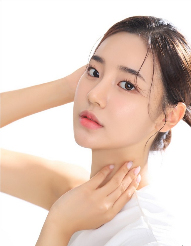 “Mereka seharusnya memilih kecantikan natural untuk Miss Korea, protes netizen lagi. Satu lagi finalis Miss Korea yang dinilai berwajah mirip dengan kontestan lainnya, Chae Na Hyun asal Kyungbuk. Foto: Instagram/Miss Korea Official