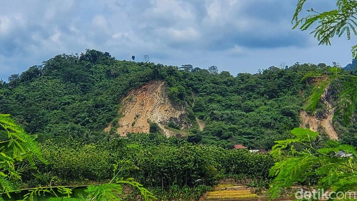 Gunung Tangkuban Parahu, Palabuhanratu, Sukabumi