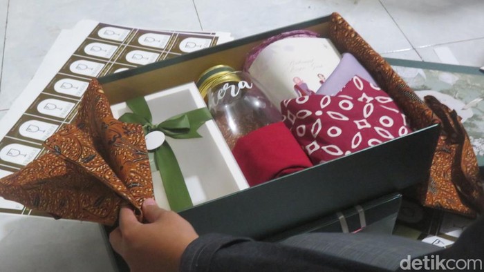 Hampers bridesmaid pesanan Erina Gudono, calon istri Kaesang Pangarep, Sabtu (5/11/2022).
