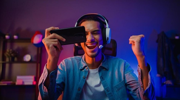 Ilustrasi Bermain Game Online