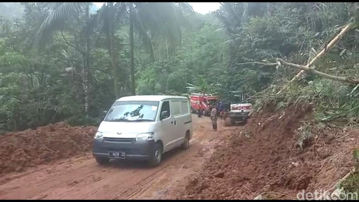 Jalur Munjungan, Trenggalek berhasil dibuka usai diterjang longsor