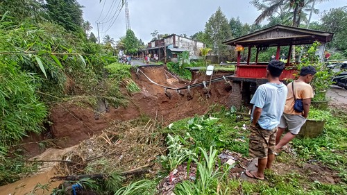 Jembatan Yeh Kajang di Desa Tua, Kecamatan Marga, Tabanan, yang berada pada jalur penghubung antara Kecamatan Marga dan Baturiti yang amblas pada 17 Oktober 2022 lalu. (chairul amri simabur/detilBali)