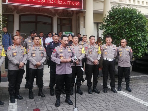 Kapolri Jenderal Listyo Sigit Prabowo saat konferensi pers di Command Center Polda Bali, Sabtu (5/11/2022). (Nuranda Indrajaya/detikBali)