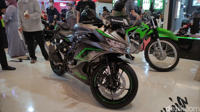 Kawasaki ZX-25R di IMOS 2022.