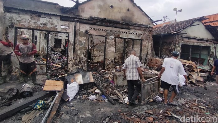 Kebakaran di Jalan Kedondong Surabaya