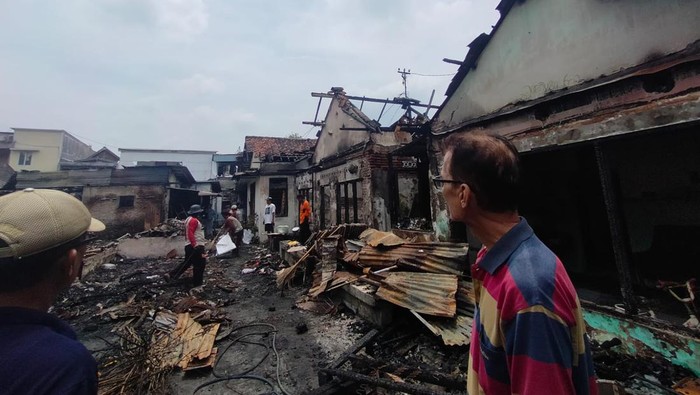 kebakaran di jalan kedondong surabaya