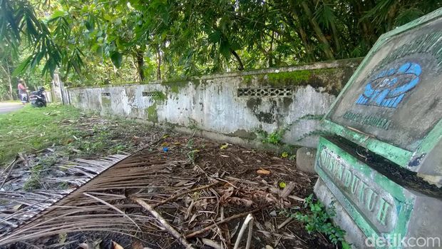 Kompleks makam Ki Nursam di Dusun Dukuh, Kalurahan Janten, Kapanewon Temon, Kulon Progo, DIY, Rabu (2/11/2022). Makam ini dikabarkan bakal terdampak proyek tol Jogja-YIA.