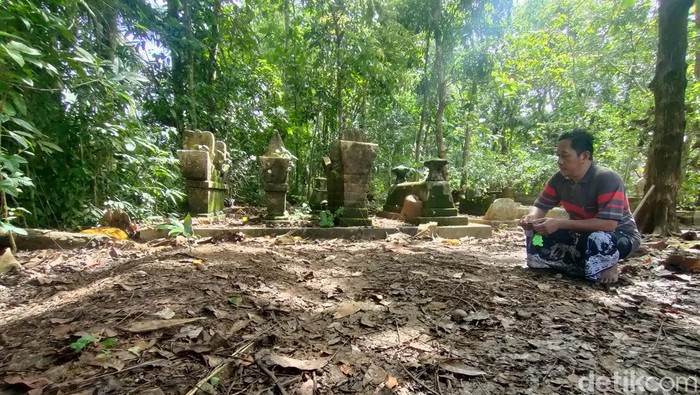 Kompleks makam Ki Nursam di Dusun Dukuh, Kalurahan Janten, Kapanewon Temon, Kulon Progo, DIY, Rabu (2/11/2022). Makam ini dikabarkan bakal terdampak proyek tol Jogja-YIA.