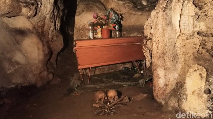 Makam Romeo dan Juliet di Londa Toraja