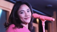 Marion Jola langsung berpose. (Foto: Instagram Marion Jola)