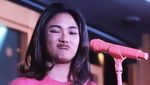 Ragam Ekspresi Wajah Marion Jola: Centil, Seksi hingga Bete