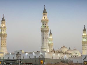 6 Masjid yang Biasa Diziarahi Selain Nabawi dan Haram