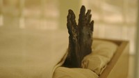 Tampak kaki mumi Tutankhamun. AP Photo/Amr Nabil.